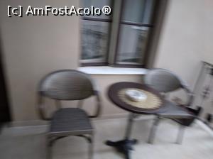 [P14] la un metru si ceva de geamurile suitei exista masuta si scaune si bineinteles oameni care stateau la tigara si vorbe » foto by papalito
 - 
<span class="allrVoted glyphicon glyphicon-heart hidden" id="av1301343"></span>
<a class="m-l-10 hidden" id="sv1301343" onclick="voting_Foto_DelVot(,1301343,27482)" role="button">șterge vot <span class="glyphicon glyphicon-remove"></span></a>
<a id="v91301343" class=" c-red"  onclick="voting_Foto_SetVot(1301343)" role="button"><span class="glyphicon glyphicon-heart-empty"></span> <b>LIKE</b> = Votează poza</a> <img class="hidden"  id="f1301343W9" src="/imagini/loader.gif" border="0" /><span class="AjErrMes hidden" id="e1301343ErM"></span>