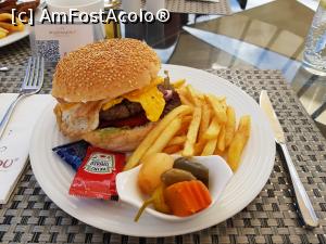 [P68] Xanadu Makadi Bay - Xanadu Burger la Snack » foto by nicole33
 - 
<span class="allrVoted glyphicon glyphicon-heart hidden" id="av1350456"></span>
<a class="m-l-10 hidden" id="sv1350456" onclick="voting_Foto_DelVot(,1350456,27491)" role="button">șterge vot <span class="glyphicon glyphicon-remove"></span></a>
<a id="v91350456" class=" c-red"  onclick="voting_Foto_SetVot(1350456)" role="button"><span class="glyphicon glyphicon-heart-empty"></span> <b>LIKE</b> = Votează poza</a> <img class="hidden"  id="f1350456W9" src="/imagini/loader.gif" border="0" /><span class="AjErrMes hidden" id="e1350456ErM"></span>