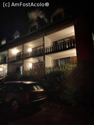 [P06] Hotelul vazut din parcare, seara » foto by Trank
 - 
<span class="allrVoted glyphicon glyphicon-heart hidden" id="av1302270"></span>
<a class="m-l-10 hidden" id="sv1302270" onclick="voting_Foto_DelVot(,1302270,27509)" role="button">șterge vot <span class="glyphicon glyphicon-remove"></span></a>
<a id="v91302270" class=" c-red"  onclick="voting_Foto_SetVot(1302270)" role="button"><span class="glyphicon glyphicon-heart-empty"></span> <b>LIKE</b> = Votează poza</a> <img class="hidden"  id="f1302270W9" src="/imagini/loader.gif" border="0" /><span class="AjErrMes hidden" id="e1302270ErM"></span>