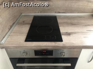 [P21] Bucataria - plita electrica dar si cuptor » foto by mishu
 - 
<span class="allrVoted glyphicon glyphicon-heart hidden" id="av1303416"></span>
<a class="m-l-10 hidden" id="sv1303416" onclick="voting_Foto_DelVot(,1303416,27520)" role="button">șterge vot <span class="glyphicon glyphicon-remove"></span></a>
<a id="v91303416" class=" c-red"  onclick="voting_Foto_SetVot(1303416)" role="button"><span class="glyphicon glyphicon-heart-empty"></span> <b>LIKE</b> = Votează poza</a> <img class="hidden"  id="f1303416W9" src="/imagini/loader.gif" border="0" /><span class="AjErrMes hidden" id="e1303416ErM"></span>