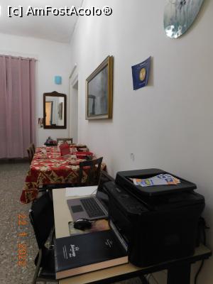 [P24] Biroul care ţine loc de recepţie la ‘O Sarracino B&B » foto by irinad
 - 
<span class="allrVoted glyphicon glyphicon-heart hidden" id="av1305291"></span>
<a class="m-l-10 hidden" id="sv1305291" onclick="voting_Foto_DelVot(,1305291,27529)" role="button">șterge vot <span class="glyphicon glyphicon-remove"></span></a>
<a id="v91305291" class=" c-red"  onclick="voting_Foto_SetVot(1305291)" role="button"><span class="glyphicon glyphicon-heart-empty"></span> <b>LIKE</b> = Votează poza</a> <img class="hidden"  id="f1305291W9" src="/imagini/loader.gif" border="0" /><span class="AjErrMes hidden" id="e1305291ErM"></span>