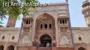 [P07] Moscheea Wazir Khan » foto by robert
 - 
<span class="allrVoted glyphicon glyphicon-heart hidden" id="av1306588"></span>
<a class="m-l-10 hidden" id="sv1306588" onclick="voting_Foto_DelVot(,1306588,27539)" role="button">șterge vot <span class="glyphicon glyphicon-remove"></span></a>
<a id="v91306588" class=" c-red"  onclick="voting_Foto_SetVot(1306588)" role="button"><span class="glyphicon glyphicon-heart-empty"></span> <b>LIKE</b> = Votează poza</a> <img class="hidden"  id="f1306588W9" src="/imagini/loader.gif" border="0" /><span class="AjErrMes hidden" id="e1306588ErM"></span>