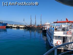[P02] Plecare din portul Vlora. Se vede si vasul piratilor, si el porneste pe aceeasi ruta. » foto by raducondurache
 - 
<span class="allrVoted glyphicon glyphicon-heart hidden" id="av1307702"></span>
<a class="m-l-10 hidden" id="sv1307702" onclick="voting_Foto_DelVot(,1307702,27546)" role="button">șterge vot <span class="glyphicon glyphicon-remove"></span></a>
<a id="v91307702" class=" c-red"  onclick="voting_Foto_SetVot(1307702)" role="button"><span class="glyphicon glyphicon-heart-empty"></span> <b>LIKE</b> = Votează poza</a> <img class="hidden"  id="f1307702W9" src="/imagini/loader.gif" border="0" /><span class="AjErrMes hidden" id="e1307702ErM"></span>