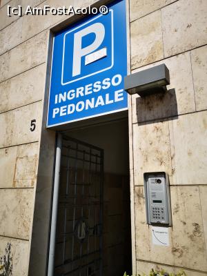 [P03] Intrarea în clădirea unde se află hotelul » foto by crismis
 - 
<span class="allrVoted glyphicon glyphicon-heart hidden" id="av1311465"></span>
<a class="m-l-10 hidden" id="sv1311465" onclick="voting_Foto_DelVot(,1311465,27590)" role="button">șterge vot <span class="glyphicon glyphicon-remove"></span></a>
<a id="v91311465" class=" c-red"  onclick="voting_Foto_SetVot(1311465)" role="button"><span class="glyphicon glyphicon-heart-empty"></span> <b>LIKE</b> = Votează poza</a> <img class="hidden"  id="f1311465W9" src="/imagini/loader.gif" border="0" /><span class="AjErrMes hidden" id="e1311465ErM"></span>