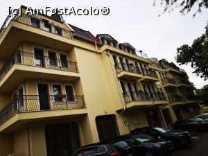 [P04] C Comfort Hotel & Wellness; fațada principală și mica parcare plină atunci când am ajuns noi sâmbătă seara » foto by crismis
 - 
<span class="allrVoted glyphicon glyphicon-heart hidden" id="av1315421"></span>
<a class="m-l-10 hidden" id="sv1315421" onclick="voting_Foto_DelVot(,1315421,27622)" role="button">șterge vot <span class="glyphicon glyphicon-remove"></span></a>
<a id="v91315421" class=" c-red"  onclick="voting_Foto_SetVot(1315421)" role="button"><span class="glyphicon glyphicon-heart-empty"></span> <b>LIKE</b> = Votează poza</a> <img class="hidden"  id="f1315421W9" src="/imagini/loader.gif" border="0" /><span class="AjErrMes hidden" id="e1315421ErM"></span>