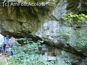 [P02] Peștera Vadu Crișului - Intrarea în peșteră. » foto by iulianic
 - 
<span class="allrVoted glyphicon glyphicon-heart hidden" id="av1323493"></span>
<a class="m-l-10 hidden" id="sv1323493" onclick="voting_Foto_DelVot(,1323493,27696)" role="button">șterge vot <span class="glyphicon glyphicon-remove"></span></a>
<a id="v91323493" class=" c-red"  onclick="voting_Foto_SetVot(1323493)" role="button"><span class="glyphicon glyphicon-heart-empty"></span> <b>LIKE</b> = Votează poza</a> <img class="hidden"  id="f1323493W9" src="/imagini/loader.gif" border="0" /><span class="AjErrMes hidden" id="e1323493ErM"></span>