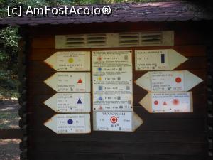 [P24] Peștera Vadu Crișului - Indicatoare turistice. » foto by iulianic
 - 
<span class="allrVoted glyphicon glyphicon-heart hidden" id="av1323515"></span>
<a class="m-l-10 hidden" id="sv1323515" onclick="voting_Foto_DelVot(,1323515,27696)" role="button">șterge vot <span class="glyphicon glyphicon-remove"></span></a>
<a id="v91323515" class=" c-red"  onclick="voting_Foto_SetVot(1323515)" role="button"><span class="glyphicon glyphicon-heart-empty"></span> <b>LIKE</b> = Votează poza</a> <img class="hidden"  id="f1323515W9" src="/imagini/loader.gif" border="0" /><span class="AjErrMes hidden" id="e1323515ErM"></span>