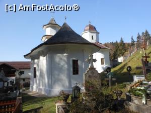 [P08] Mănăstirea Predeal - Biserica mică. Absida altarului. » foto by iulianic
 - 
<span class="allrVoted glyphicon glyphicon-heart hidden" id="av1335495"></span>
<a class="m-l-10 hidden" id="sv1335495" onclick="voting_Foto_DelVot(,1335495,27705)" role="button">șterge vot <span class="glyphicon glyphicon-remove"></span></a>
<a id="v91335495" class=" c-red"  onclick="voting_Foto_SetVot(1335495)" role="button"><span class="glyphicon glyphicon-heart-empty"></span> <b>LIKE</b> = Votează poza</a> <img class="hidden"  id="f1335495W9" src="/imagini/loader.gif" border="0" /><span class="AjErrMes hidden" id="e1335495ErM"></span>