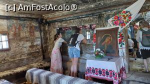 [P34] Biserica de lemn din Surdești - interiorul » foto by Carmen Ion
 - 
<span class="allrVoted glyphicon glyphicon-heart hidden" id="av1460332"></span>
<a class="m-l-10 hidden" id="sv1460332" onclick="voting_Foto_DelVot(,1460332,27740)" role="button">șterge vot <span class="glyphicon glyphicon-remove"></span></a>
<a id="v91460332" class=" c-red"  onclick="voting_Foto_SetVot(1460332)" role="button"><span class="glyphicon glyphicon-heart-empty"></span> <b>LIKE</b> = Votează poza</a> <img class="hidden"  id="f1460332W9" src="/imagini/loader.gif" border="0" /><span class="AjErrMes hidden" id="e1460332ErM"></span>
