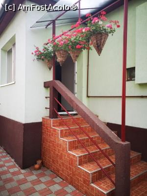 [P15] Casa Lopa; treptele ce duc spre intrarea în casă » foto by crismis
 - 
<span class="allrVoted glyphicon glyphicon-heart hidden" id="av1331034"></span>
<a class="m-l-10 hidden" id="sv1331034" onclick="voting_Foto_DelVot(,1331034,27745)" role="button">șterge vot <span class="glyphicon glyphicon-remove"></span></a>
<a id="v91331034" class=" c-red"  onclick="voting_Foto_SetVot(1331034)" role="button"><span class="glyphicon glyphicon-heart-empty"></span> <b>LIKE</b> = Votează poza</a> <img class="hidden"  id="f1331034W9" src="/imagini/loader.gif" border="0" /><span class="AjErrMes hidden" id="e1331034ErM"></span>