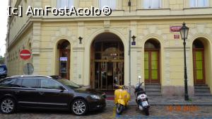 [P08] Intrarea în hotel Charles Bridge Palace » foto by Alina53
 - 
<span class="allrVoted glyphicon glyphicon-heart hidden" id="av1331425"></span>
<a class="m-l-10 hidden" id="sv1331425" onclick="voting_Foto_DelVot(,1331425,27747)" role="button">șterge vot <span class="glyphicon glyphicon-remove"></span></a>
<a id="v91331425" class=" c-red"  onclick="voting_Foto_SetVot(1331425)" role="button"><span class="glyphicon glyphicon-heart-empty"></span> <b>LIKE</b> = Votează poza</a> <img class="hidden"  id="f1331425W9" src="/imagini/loader.gif" border="0" /><span class="AjErrMes hidden" id="e1331425ErM"></span>