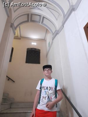 [P06] Vă spuneam că apartamentele Main sunt într-o clădire cam istorică :) Atenție, nu este lift și se urcă dacă bine-mi amintesc 4 etaje. » foto by Eric s mom
 - 
<span class="allrVoted glyphicon glyphicon-heart hidden" id="av1334215"></span>
<a class="m-l-10 hidden" id="sv1334215" onclick="voting_Foto_DelVot(,1334215,27774)" role="button">șterge vot <span class="glyphicon glyphicon-remove"></span></a>
<a id="v91334215" class=" c-red"  onclick="voting_Foto_SetVot(1334215)" role="button"><span class="glyphicon glyphicon-heart-empty"></span> <b>LIKE</b> = Votează poza</a> <img class="hidden"  id="f1334215W9" src="/imagini/loader.gif" border="0" /><span class="AjErrMes hidden" id="e1334215ErM"></span>