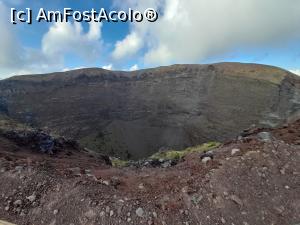 [P11] ... si minunatul crater până la care am urcat o parte din drum cu microbus, o parte pe jos. » foto by Eric s mom
 - 
<span class="allrVoted glyphicon glyphicon-heart hidden" id="av1334318"></span>
<a class="m-l-10 hidden" id="sv1334318" onclick="voting_Foto_DelVot(,1334318,27776)" role="button">șterge vot <span class="glyphicon glyphicon-remove"></span></a>
<a id="v91334318" class=" c-red"  onclick="voting_Foto_SetVot(1334318)" role="button"><span class="glyphicon glyphicon-heart-empty"></span> <b>LIKE</b> = Votează poza</a> <img class="hidden"  id="f1334318W9" src="/imagini/loader.gif" border="0" /><span class="AjErrMes hidden" id="e1334318ErM"></span>