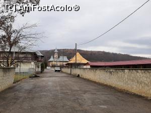 [P01] Mănăstirea Vlădiceni. În spate, Pădurea Căprița pe coasta Dealului Bucium » foto by adso
 - 
<span class="allrVoted glyphicon glyphicon-heart hidden" id="av1338270"></span>
<a class="m-l-10 hidden" id="sv1338270" onclick="voting_Foto_DelVot(,1338270,27797)" role="button">șterge vot <span class="glyphicon glyphicon-remove"></span></a>
<a id="v91338270" class=" c-red"  onclick="voting_Foto_SetVot(1338270)" role="button"><span class="glyphicon glyphicon-heart-empty"></span> <b>LIKE</b> = Votează poza</a> <img class="hidden"  id="f1338270W9" src="/imagini/loader.gif" border="0" /><span class="AjErrMes hidden" id="e1338270ErM"></span>