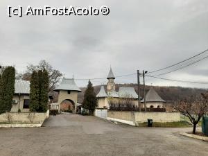 [P02] De la stânga spre dreapta: paraclisul, turnul-clopotniță, biserica, ageazmatarul » foto by adso
 - 
<span class="allrVoted glyphicon glyphicon-heart hidden" id="av1338271"></span>
<a class="m-l-10 hidden" id="sv1338271" onclick="voting_Foto_DelVot(,1338271,27797)" role="button">șterge vot <span class="glyphicon glyphicon-remove"></span></a>
<a id="v91338271" class=" c-red"  onclick="voting_Foto_SetVot(1338271)" role="button"><span class="glyphicon glyphicon-heart-empty"></span> <b>LIKE</b> = Votează poza</a> <img class="hidden"  id="f1338271W9" src="/imagini/loader.gif" border="0" /><span class="AjErrMes hidden" id="e1338271ErM"></span>