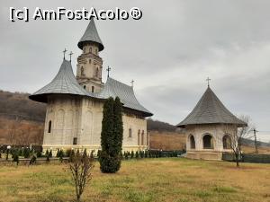 [P04] Biserica și agheazmatarul » foto by adso
 - 
<span class="allrVoted glyphicon glyphicon-heart hidden" id="av1338273"></span>
<a class="m-l-10 hidden" id="sv1338273" onclick="voting_Foto_DelVot(,1338273,27797)" role="button">șterge vot <span class="glyphicon glyphicon-remove"></span></a>
<a id="v91338273" class=" c-red"  onclick="voting_Foto_SetVot(1338273)" role="button"><span class="glyphicon glyphicon-heart-empty"></span> <b>LIKE</b> = Votează poza</a> <img class="hidden"  id="f1338273W9" src="/imagini/loader.gif" border="0" /><span class="AjErrMes hidden" id="e1338273ErM"></span>