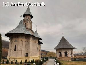 [P06] Biserica și agheazmatarul » foto by adso
 - 
<span class="allrVoted glyphicon glyphicon-heart hidden" id="av1338275"></span>
<a class="m-l-10 hidden" id="sv1338275" onclick="voting_Foto_DelVot(,1338275,27797)" role="button">șterge vot <span class="glyphicon glyphicon-remove"></span></a>
<a id="v91338275" class=" c-red"  onclick="voting_Foto_SetVot(1338275)" role="button"><span class="glyphicon glyphicon-heart-empty"></span> <b>LIKE</b> = Votează poza</a> <img class="hidden"  id="f1338275W9" src="/imagini/loader.gif" border="0" /><span class="AjErrMes hidden" id="e1338275ErM"></span>