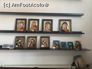 [P19] Muzeul icoanelor pe sticla - icoane de vanzare » foto by mishu
 - 
<span class="allrVoted glyphicon glyphicon-heart hidden" id="av1339183"></span>
<a class="m-l-10 hidden" id="sv1339183" onclick="voting_Foto_DelVot(,1339183,27800)" role="button">șterge vot <span class="glyphicon glyphicon-remove"></span></a>
<a id="v91339183" class=" c-red"  onclick="voting_Foto_SetVot(1339183)" role="button"><span class="glyphicon glyphicon-heart-empty"></span> <b>LIKE</b> = Votează poza</a> <img class="hidden"  id="f1339183W9" src="/imagini/loader.gif" border="0" /><span class="AjErrMes hidden" id="e1339183ErM"></span>