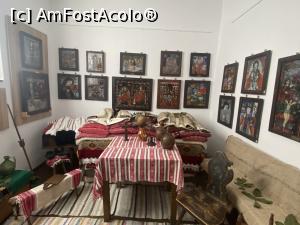 [P34] Muzeul icoanelor pe sticla - si alte exponate, nu numai icoane pe sticla » foto by mishu
 - 
<span class="allrVoted glyphicon glyphicon-heart hidden" id="av1339198"></span>
<a class="m-l-10 hidden" id="sv1339198" onclick="voting_Foto_DelVot(,1339198,27800)" role="button">șterge vot <span class="glyphicon glyphicon-remove"></span></a>
<a id="v91339198" class=" c-red"  onclick="voting_Foto_SetVot(1339198)" role="button"><span class="glyphicon glyphicon-heart-empty"></span> <b>LIKE</b> = Votează poza</a> <img class="hidden"  id="f1339198W9" src="/imagini/loader.gif" border="0" /><span class="AjErrMes hidden" id="e1339198ErM"></span>