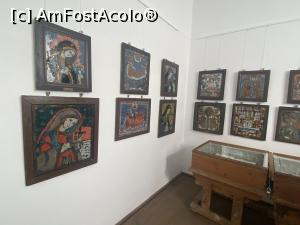 [P39] Muzeul icoanelor pe sticla - exponate » foto by mishu
 - 
<span class="allrVoted glyphicon glyphicon-heart hidden" id="av1339203"></span>
<a class="m-l-10 hidden" id="sv1339203" onclick="voting_Foto_DelVot(,1339203,27800)" role="button">șterge vot <span class="glyphicon glyphicon-remove"></span></a>
<a id="v91339203" class=" c-red"  onclick="voting_Foto_SetVot(1339203)" role="button"><span class="glyphicon glyphicon-heart-empty"></span> <b>LIKE</b> = Votează poza</a> <img class="hidden"  id="f1339203W9" src="/imagini/loader.gif" border="0" /><span class="AjErrMes hidden" id="e1339203ErM"></span>