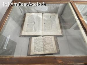 [P40] Muzeul icoanelor pe sticla - Biblia lui Serban Cantacuzino, 1688, dar si alte carti vechi.  » foto by mishu
 - 
<span class="allrVoted glyphicon glyphicon-heart hidden" id="av1339204"></span>
<a class="m-l-10 hidden" id="sv1339204" onclick="voting_Foto_DelVot(,1339204,27800)" role="button">șterge vot <span class="glyphicon glyphicon-remove"></span></a>
<a id="v91339204" class=" c-red"  onclick="voting_Foto_SetVot(1339204)" role="button"><span class="glyphicon glyphicon-heart-empty"></span> <b>LIKE</b> = Votează poza</a> <img class="hidden"  id="f1339204W9" src="/imagini/loader.gif" border="0" /><span class="AjErrMes hidden" id="e1339204ErM"></span>
