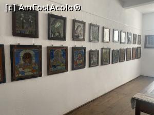 [P77] Muzeul icoanelor pe sticla - exponate » foto by mishu
 - 
<span class="allrVoted glyphicon glyphicon-heart hidden" id="av1339241"></span>
<a class="m-l-10 hidden" id="sv1339241" onclick="voting_Foto_DelVot(,1339241,27800)" role="button">șterge vot <span class="glyphicon glyphicon-remove"></span></a>
<a id="v91339241" class=" c-red"  onclick="voting_Foto_SetVot(1339241)" role="button"><span class="glyphicon glyphicon-heart-empty"></span> <b>LIKE</b> = Votează poza</a> <img class="hidden"  id="f1339241W9" src="/imagini/loader.gif" border="0" /><span class="AjErrMes hidden" id="e1339241ErM"></span>