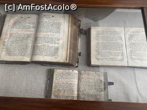 [P80] Muzeul icoanelor pe sticla - carti vechi » foto by mishu
 - 
<span class="allrVoted glyphicon glyphicon-heart hidden" id="av1339244"></span>
<a class="m-l-10 hidden" id="sv1339244" onclick="voting_Foto_DelVot(,1339244,27800)" role="button">șterge vot <span class="glyphicon glyphicon-remove"></span></a>
<a id="v91339244" class=" c-red"  onclick="voting_Foto_SetVot(1339244)" role="button"><span class="glyphicon glyphicon-heart-empty"></span> <b>LIKE</b> = Votează poza</a> <img class="hidden"  id="f1339244W9" src="/imagini/loader.gif" border="0" /><span class="AjErrMes hidden" id="e1339244ErM"></span>