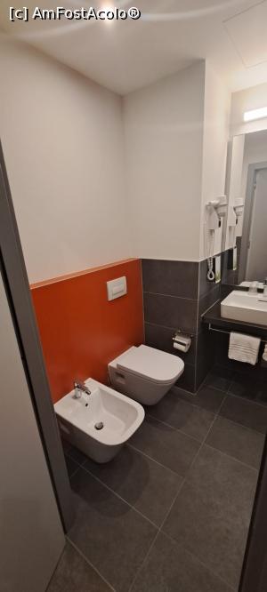 [P06] Bathroom » foto by Mirinda
 - 
<span class="allrVoted glyphicon glyphicon-heart hidden" id="av1340650"></span>
<a class="m-l-10 hidden" id="sv1340650" onclick="voting_Foto_DelVot(,1340650,27810)" role="button">șterge vot <span class="glyphicon glyphicon-remove"></span></a>
<a id="v91340650" class=" c-red"  onclick="voting_Foto_SetVot(1340650)" role="button"><span class="glyphicon glyphicon-heart-empty"></span> <b>LIKE</b> = Votează poza</a> <img class="hidden"  id="f1340650W9" src="/imagini/loader.gif" border="0" /><span class="AjErrMes hidden" id="e1340650ErM"></span>