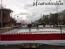 [P27] Un mic patinoar in zona Pietei Eroilor,iar in spate e Fabrica lui Mos Craciun » foto by georgiana
 - 
<span class="allrVoted glyphicon glyphicon-heart hidden" id="av283870"></span>
<a class="m-l-10 hidden" id="sv283870" onclick="voting_Foto_DelVot(,283870,27814)" role="button">șterge vot <span class="glyphicon glyphicon-remove"></span></a>
<a id="v9283870" class=" c-red"  onclick="voting_Foto_SetVot(283870)" role="button"><span class="glyphicon glyphicon-heart-empty"></span> <b>LIKE</b> = Votează poza</a> <img class="hidden"  id="f283870W9" src="/imagini/loader.gif" border="0" /><span class="AjErrMes hidden" id="e283870ErM"></span>