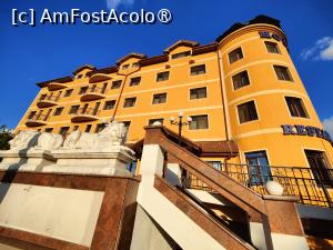 [P02] Hotel Coandi și cei 2 lei de piatră ce îl veghează » foto by crismis
 - 
<span class="allrVoted glyphicon glyphicon-heart hidden" id="av1502726"></span>
<a class="m-l-10 hidden" id="sv1502726" onclick="voting_Foto_DelVot(,1502726,27815)" role="button">șterge vot <span class="glyphicon glyphicon-remove"></span></a>
<a id="v91502726" class=" c-red"  onclick="voting_Foto_SetVot(1502726)" role="button"><span class="glyphicon glyphicon-heart-empty"></span> <b>LIKE</b> = Votează poza</a> <img class="hidden"  id="f1502726W9" src="/imagini/loader.gif" border="0" /><span class="AjErrMes hidden" id="e1502726ErM"></span>