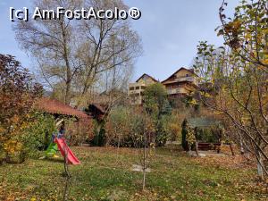[P35] Cele 2 pensiuni surori văzute din grădină (Perla Doftanei în dreapta, Doftana Apts în stânga) » foto by crismis
 - 
<span class="allrVoted glyphicon glyphicon-heart hidden" id="av1345977"></span>
<a class="m-l-10 hidden" id="sv1345977" onclick="voting_Foto_DelVot(,1345977,27853)" role="button">șterge vot <span class="glyphicon glyphicon-remove"></span></a>
<a id="v91345977" class=" c-red"  onclick="voting_Foto_SetVot(1345977)" role="button"><span class="glyphicon glyphicon-heart-empty"></span> <b>LIKE</b> = Votează poza</a> <img class="hidden"  id="f1345977W9" src="/imagini/loader.gif" border="0" /><span class="AjErrMes hidden" id="e1345977ErM"></span>