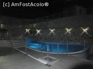 [P11] Una dintre piscinele de pe terasa pensiunii, așa cum este luminată toată noaptea » foto by ElenaUlrich
 - 
<span class="allrVoted glyphicon glyphicon-heart hidden" id="av1350602"></span>
<a class="m-l-10 hidden" id="sv1350602" onclick="voting_Foto_DelVot(,1350602,27902)" role="button">șterge vot <span class="glyphicon glyphicon-remove"></span></a>
<a id="v91350602" class=" c-red"  onclick="voting_Foto_SetVot(1350602)" role="button"><span class="glyphicon glyphicon-heart-empty"></span> <b>LIKE</b> = Votează poza</a> <img class="hidden"  id="f1350602W9" src="/imagini/loader.gif" border="0" /><span class="AjErrMes hidden" id="e1350602ErM"></span>