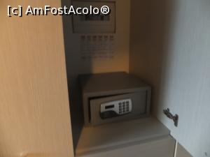 [P04] Seiful care se află &icirc;n interiorul dulapului » foto by ElenaUlrich
 - 
<span class="allrVoted glyphicon glyphicon-heart hidden" id="av1350595"></span>
<a class="m-l-10 hidden" id="sv1350595" onclick="voting_Foto_DelVot(,1350595,27902)" role="button">șterge vot <span class="glyphicon glyphicon-remove"></span></a>
<a id="v91350595" class=" c-red"  onclick="voting_Foto_SetVot(1350595)" role="button"><span class="glyphicon glyphicon-heart-empty"></span> <b>LIKE</b> = Votează poza</a> <img class="hidden"  id="f1350595W9" src="/imagini/loader.gif" border="0" /><span class="AjErrMes hidden" id="e1350595ErM"></span>