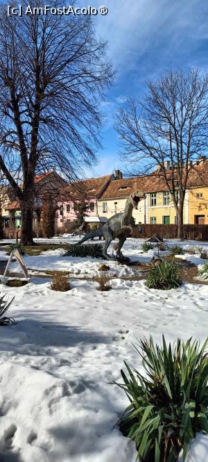 [P21] Dinozauri în curtea muzeului. » foto by tata123 🔱
 - 
<span class="allrVoted glyphicon glyphicon-heart hidden" id="av1517814"></span>
<a class="m-l-10 hidden" id="sv1517814" onclick="voting_Foto_DelVot(,1517814,27913)" role="button">șterge vot <span class="glyphicon glyphicon-remove"></span></a>
<a id="v91517814" class=" c-red"  onclick="voting_Foto_SetVot(1517814)" role="button"><span class="glyphicon glyphicon-heart-empty"></span> <b>LIKE</b> = Votează poza</a> <img class="hidden"  id="f1517814W9" src="/imagini/loader.gif" border="0" /><span class="AjErrMes hidden" id="e1517814ErM"></span>