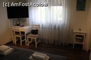 [P10] Oswiecim, 7th Room Guest House, Mobilier din Camera 2, masă, scaune, televizor » foto by mprofeanu
 - 
<span class="allrVoted glyphicon glyphicon-heart hidden" id="av1359757"></span>
<a class="m-l-10 hidden" id="sv1359757" onclick="voting_Foto_DelVot(,1359757,27985)" role="button">șterge vot <span class="glyphicon glyphicon-remove"></span></a>
<a id="v91359757" class=" c-red"  onclick="voting_Foto_SetVot(1359757)" role="button"><span class="glyphicon glyphicon-heart-empty"></span> <b>LIKE</b> = Votează poza</a> <img class="hidden"  id="f1359757W9" src="/imagini/loader.gif" border="0" /><span class="AjErrMes hidden" id="e1359757ErM"></span>