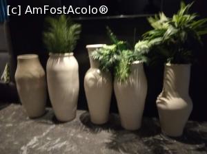 [P07] Hotel Odyssee-vase decorative in lobby » foto by ile57b
 - 
<span class="allrVoted glyphicon glyphicon-heart hidden" id="av1359898"></span>
<a class="m-l-10 hidden" id="sv1359898" onclick="voting_Foto_DelVot(,1359898,27986)" role="button">șterge vot <span class="glyphicon glyphicon-remove"></span></a>
<a id="v91359898" class=" c-red"  onclick="voting_Foto_SetVot(1359898)" role="button"><span class="glyphicon glyphicon-heart-empty"></span> <b>LIKE</b> = Votează poza</a> <img class="hidden"  id="f1359898W9" src="/imagini/loader.gif" border="0" /><span class="AjErrMes hidden" id="e1359898ErM"></span>