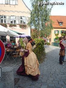 [P09] Dinkelsbuhl in sarbatoare - o domnita pe strada » foto by cryss27
 - 
<span class="allrVoted glyphicon glyphicon-heart hidden" id="av267588"></span>
<a class="m-l-10 hidden" id="sv267588" onclick="voting_Foto_DelVot(,267588,28015)" role="button">șterge vot <span class="glyphicon glyphicon-remove"></span></a>
<a id="v9267588" class=" c-red"  onclick="voting_Foto_SetVot(267588)" role="button"><span class="glyphicon glyphicon-heart-empty"></span> <b>LIKE</b> = Votează poza</a> <img class="hidden"  id="f267588W9" src="/imagini/loader.gif" border="0" /><span class="AjErrMes hidden" id="e267588ErM"></span>