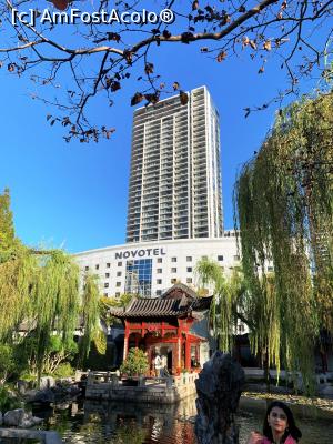 [P07] Novotel Hotel văzut din Chinese Garden(atracție turistică cu intrare)

ps: blocul din spatele Novotel nu aparține de hotel » foto by AZE
 - 
<span class="allrVoted glyphicon glyphicon-heart hidden" id="av1365034"></span>
<a class="m-l-10 hidden" id="sv1365034" onclick="voting_Foto_DelVot(,1365034,28033)" role="button">șterge vot <span class="glyphicon glyphicon-remove"></span></a>
<a id="v91365034" class=" c-red"  onclick="voting_Foto_SetVot(1365034)" role="button"><span class="glyphicon glyphicon-heart-empty"></span> <b>LIKE</b> = Votează poza</a> <img class="hidden"  id="f1365034W9" src="/imagini/loader.gif" border="0" /><span class="AjErrMes hidden" id="e1365034ErM"></span>