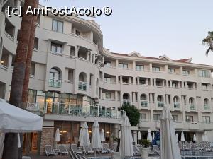 [P27] Hotelul văzut dinspre piscină » foto by tabache
 - 
<span class="allrVoted glyphicon glyphicon-heart hidden" id="av1376155"></span>
<a class="m-l-10 hidden" id="sv1376155" onclick="voting_Foto_DelVot(,1376155,28134)" role="button">șterge vot <span class="glyphicon glyphicon-remove"></span></a>
<a id="v91376155" class=" c-red"  onclick="voting_Foto_SetVot(1376155)" role="button"><span class="glyphicon glyphicon-heart-empty"></span> <b>LIKE</b> = Votează poza</a> <img class="hidden"  id="f1376155W9" src="/imagini/loader.gif" border="0" /><span class="AjErrMes hidden" id="e1376155ErM"></span>