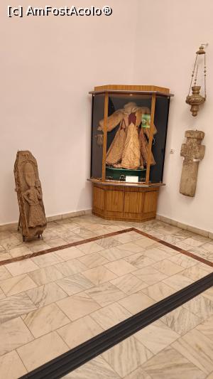 [P07] Veșmânt boieresc din secolul al XIX-lea. » foto by tata123 🔱
 - 
<span class="allrVoted glyphicon glyphicon-heart hidden" id="av1376896"></span>
<a class="m-l-10 hidden" id="sv1376896" onclick="voting_Foto_DelVot(,1376896,28139)" role="button">șterge vot <span class="glyphicon glyphicon-remove"></span></a>
<a id="v91376896" class=" c-red"  onclick="voting_Foto_SetVot(1376896)" role="button"><span class="glyphicon glyphicon-heart-empty"></span> <b>LIKE</b> = Votează poza</a> <img class="hidden"  id="f1376896W9" src="/imagini/loader.gif" border="0" /><span class="AjErrMes hidden" id="e1376896ErM"></span>