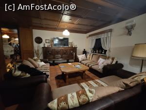 [P14] Zona de socializare din restaurant » foto by crismis
 - 
<span class="allrVoted glyphicon glyphicon-heart hidden" id="av1383277"></span>
<a class="m-l-10 hidden" id="sv1383277" onclick="voting_Foto_DelVot(,1383277,28199)" role="button">șterge vot <span class="glyphicon glyphicon-remove"></span></a>
<a id="v91383277" class=" c-red"  onclick="voting_Foto_SetVot(1383277)" role="button"><span class="glyphicon glyphicon-heart-empty"></span> <b>LIKE</b> = Votează poza</a> <img class="hidden"  id="f1383277W9" src="/imagini/loader.gif" border="0" /><span class="AjErrMes hidden" id="e1383277ErM"></span>