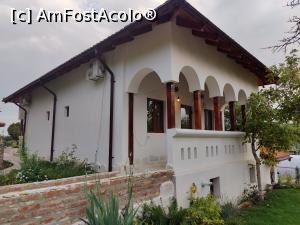 [P18] Casa în care am fost cazați (cu 2 apartamente „în oglindă”) » foto by crismis
 - 
<span class="allrVoted glyphicon glyphicon-heart hidden" id="av1383811"></span>
<a class="m-l-10 hidden" id="sv1383811" onclick="voting_Foto_DelVot(,1383811,28203)" role="button">șterge vot <span class="glyphicon glyphicon-remove"></span></a>
<a id="v91383811" class=" c-red"  onclick="voting_Foto_SetVot(1383811)" role="button"><span class="glyphicon glyphicon-heart-empty"></span> <b>LIKE</b> = Votează poza</a> <img class="hidden"  id="f1383811W9" src="/imagini/loader.gif" border="0" /><span class="AjErrMes hidden" id="e1383811ErM"></span>