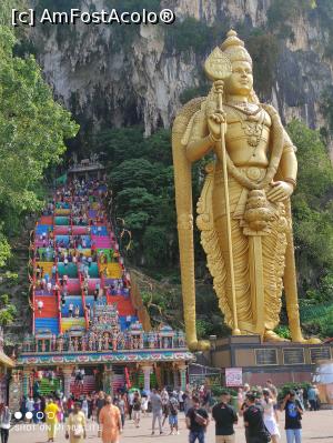 [P05] La Batu Caves , inainte sa urci o galagie de trepte ca s-ajungi in pestera. » foto by Pușcașu Marin
 - 
<span class="allrVoted glyphicon glyphicon-heart hidden" id="av1384060"></span>
<a class="m-l-10 hidden" id="sv1384060" onclick="voting_Foto_DelVot(,1384060,28208)" role="button">șterge vot <span class="glyphicon glyphicon-remove"></span></a>
<a id="v91384060" class=" c-red"  onclick="voting_Foto_SetVot(1384060)" role="button"><span class="glyphicon glyphicon-heart-empty"></span> <b>LIKE</b> = Votează poza</a> <img class="hidden"  id="f1384060W9" src="/imagini/loader.gif" border="0" /><span class="AjErrMes hidden" id="e1384060ErM"></span>