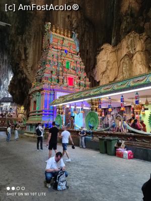 [P06] Templu hindus in pestera de la Batu Caves. » foto by Pușcașu Marin
 - 
<span class="allrVoted glyphicon glyphicon-heart hidden" id="av1384061"></span>
<a class="m-l-10 hidden" id="sv1384061" onclick="voting_Foto_DelVot(,1384061,28208)" role="button">șterge vot <span class="glyphicon glyphicon-remove"></span></a>
<a id="v91384061" class=" c-red"  onclick="voting_Foto_SetVot(1384061)" role="button"><span class="glyphicon glyphicon-heart-empty"></span> <b>LIKE</b> = Votează poza</a> <img class="hidden"  id="f1384061W9" src="/imagini/loader.gif" border="0" /><span class="AjErrMes hidden" id="e1384061ErM"></span>