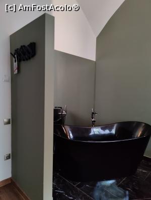 [P17] Haller Boutique; suită cu balcon (obsedant, nu?! ce caută cada aia în dormitor?!) » foto by crismis
 - 
<span class="allrVoted glyphicon glyphicon-heart hidden" id="av1386788"></span>
<a class="m-l-10 hidden" id="sv1386788" onclick="voting_Foto_DelVot(,1386788,28226)" role="button">șterge vot <span class="glyphicon glyphicon-remove"></span></a>
<a id="v91386788" class=" c-red"  onclick="voting_Foto_SetVot(1386788)" role="button"><span class="glyphicon glyphicon-heart-empty"></span> <b>LIKE</b> = Votează poza</a> <img class="hidden"  id="f1386788W9" src="/imagini/loader.gif" border="0" /><span class="AjErrMes hidden" id="e1386788ErM"></span>