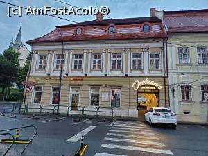 [P32] Clădirea cu hotelul; intrarea principală spre restaurantul Orobianco » foto by crismis
 - 
<span class="allrVoted glyphicon glyphicon-heart hidden" id="av1386803"></span>
<a class="m-l-10 hidden" id="sv1386803" onclick="voting_Foto_DelVot(,1386803,28226)" role="button">șterge vot <span class="glyphicon glyphicon-remove"></span></a>
<a id="v91386803" class=" c-red"  onclick="voting_Foto_SetVot(1386803)" role="button"><span class="glyphicon glyphicon-heart-empty"></span> <b>LIKE</b> = Votează poza</a> <img class="hidden"  id="f1386803W9" src="/imagini/loader.gif" border="0" /><span class="AjErrMes hidden" id="e1386803ErM"></span>