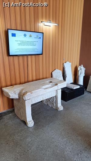[P12] Masă de marmură utilizată în cult. » foto by tata123 🔱
 - 
<span class="allrVoted glyphicon glyphicon-heart hidden" id="av1387884"></span>
<a class="m-l-10 hidden" id="sv1387884" onclick="voting_Foto_DelVot(,1387884,28231)" role="button">șterge vot <span class="glyphicon glyphicon-remove"></span></a>
<a id="v91387884" class=" c-red"  onclick="voting_Foto_SetVot(1387884)" role="button"><span class="glyphicon glyphicon-heart-empty"></span> <b>LIKE</b> = Votează poza</a> <img class="hidden"  id="f1387884W9" src="/imagini/loader.gif" border="0" /><span class="AjErrMes hidden" id="e1387884ErM"></span>