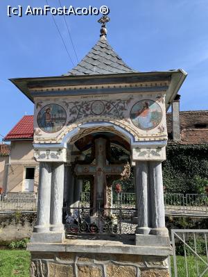 [P15] Rășinari,troiță » foto by AZE
 - 
<span class="allrVoted glyphicon glyphicon-heart hidden" id="av1390129"></span>
<a class="m-l-10 hidden" id="sv1390129" onclick="voting_Foto_DelVot(,1390129,28257)" role="button">șterge vot <span class="glyphicon glyphicon-remove"></span></a>
<a id="v91390129" class=" c-red"  onclick="voting_Foto_SetVot(1390129)" role="button"><span class="glyphicon glyphicon-heart-empty"></span> <b>LIKE</b> = Votează poza</a> <img class="hidden"  id="f1390129W9" src="/imagini/loader.gif" border="0" /><span class="AjErrMes hidden" id="e1390129ErM"></span>