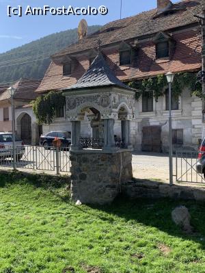 [P17] Rășinari,troiță » foto by AZE
 - 
<span class="allrVoted glyphicon glyphicon-heart hidden" id="av1390131"></span>
<a class="m-l-10 hidden" id="sv1390131" onclick="voting_Foto_DelVot(,1390131,28257)" role="button">șterge vot <span class="glyphicon glyphicon-remove"></span></a>
<a id="v91390131" class=" c-red"  onclick="voting_Foto_SetVot(1390131)" role="button"><span class="glyphicon glyphicon-heart-empty"></span> <b>LIKE</b> = Votează poza</a> <img class="hidden"  id="f1390131W9" src="/imagini/loader.gif" border="0" /><span class="AjErrMes hidden" id="e1390131ErM"></span>