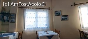 [P28] În sala de mic-dejun până şi perdelele au model cu bisericile albe cu dom albastru de la Caldera » foto by irinad
 - 
<span class="allrVoted glyphicon glyphicon-heart hidden" id="av1390899"></span>
<a class="m-l-10 hidden" id="sv1390899" onclick="voting_Foto_DelVot(,1390899,28266)" role="button">șterge vot <span class="glyphicon glyphicon-remove"></span></a>
<a id="v91390899" class=" c-red"  onclick="voting_Foto_SetVot(1390899)" role="button"><span class="glyphicon glyphicon-heart-empty"></span> <b>LIKE</b> = Votează poza</a> <img class="hidden"  id="f1390899W9" src="/imagini/loader.gif" border="0" /><span class="AjErrMes hidden" id="e1390899ErM"></span>